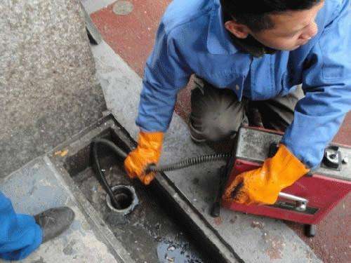 根河疏通下水道