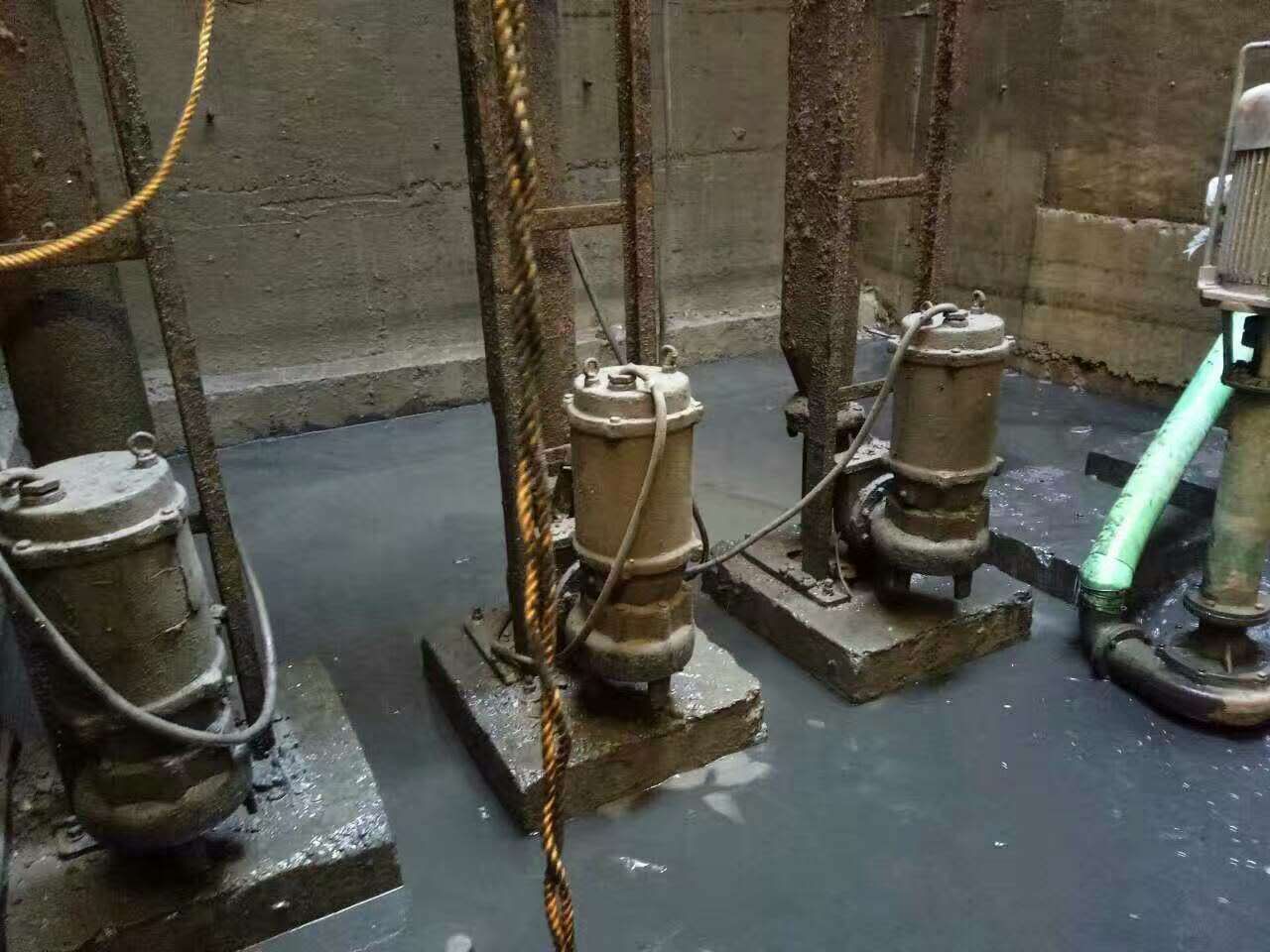 根河污水池清理