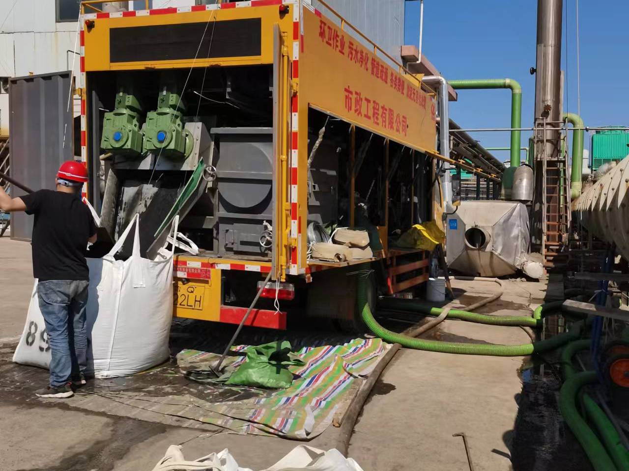 根河淤泥压干处理