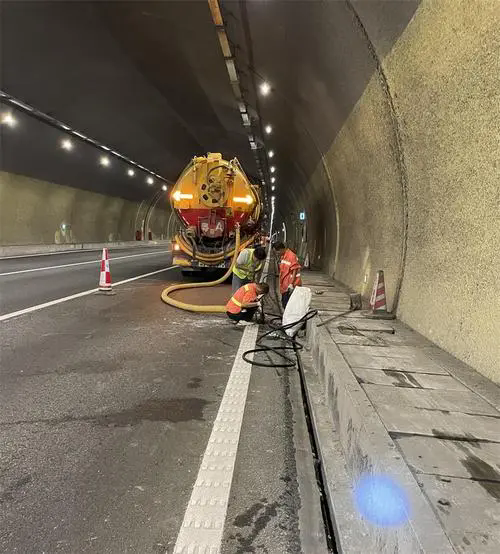 根河隧道排水渠清淤